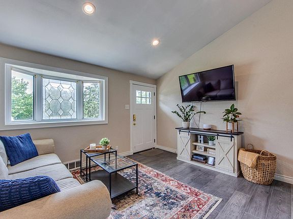 4th image of 10427 Roscommon Dr