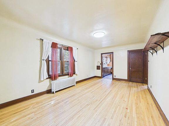 4th image of 1027 9th Ave N