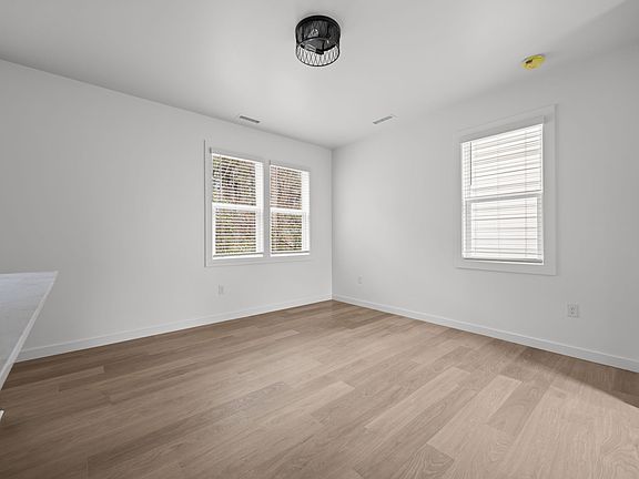 4th image of 2815 Wilcox Pl