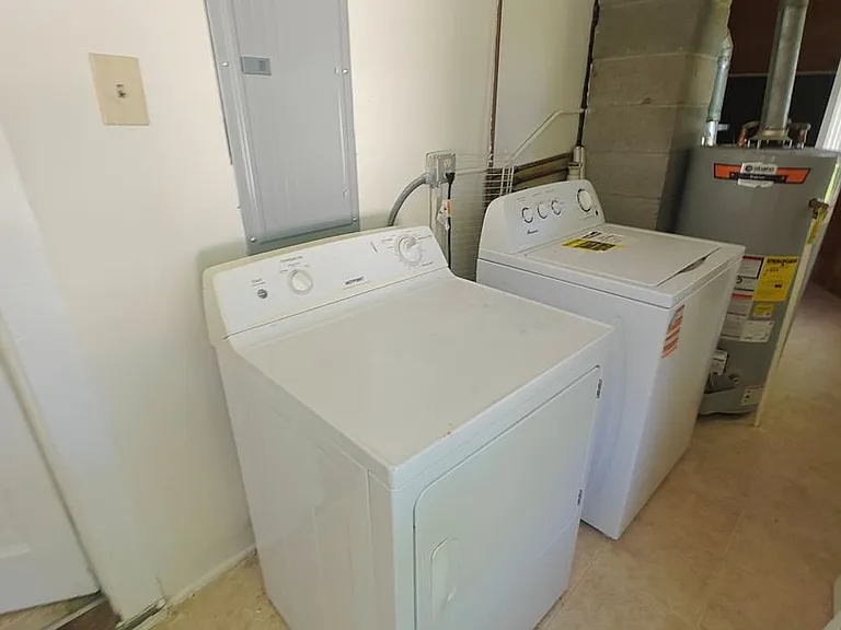 1020 Salisbury Dr — Photo 13