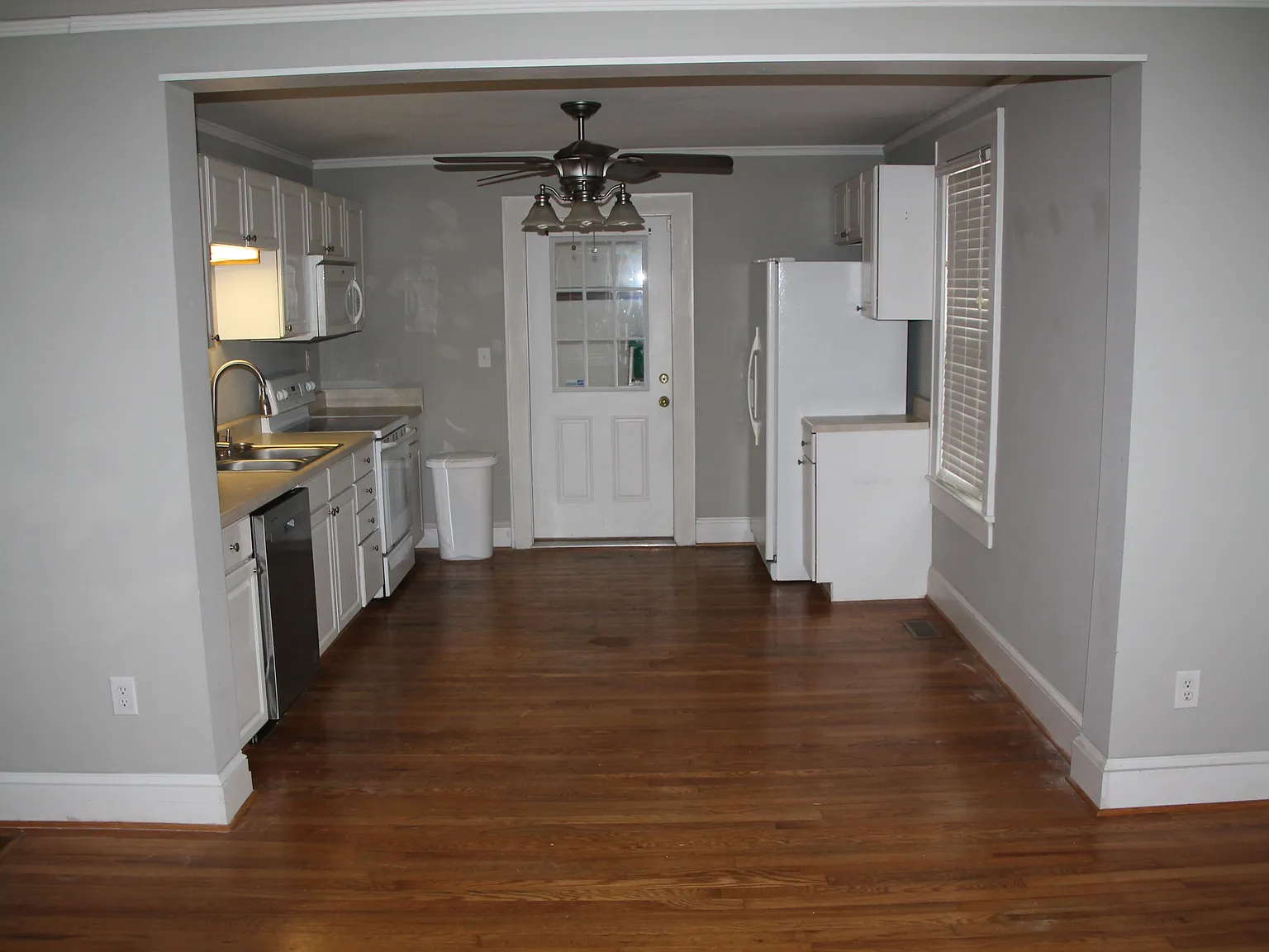 2 bed, 1300 sqft, $1,450 — Photo 2