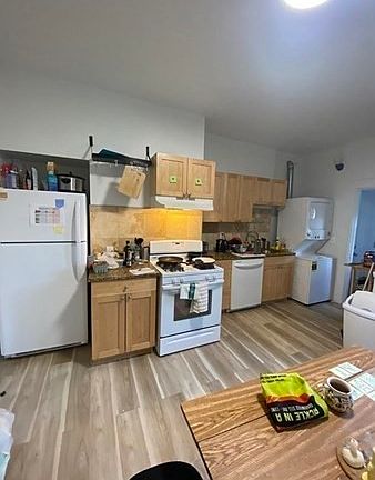 3rd image of 254 Windsor St #2RB