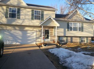 810 W Pine St, Eldridge, IA 52748
