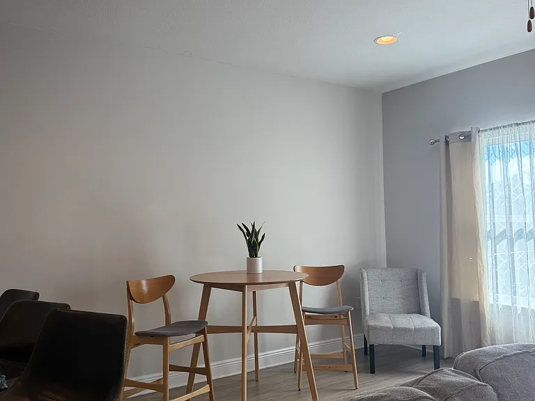 1887 Pointe Dr — Photo 2