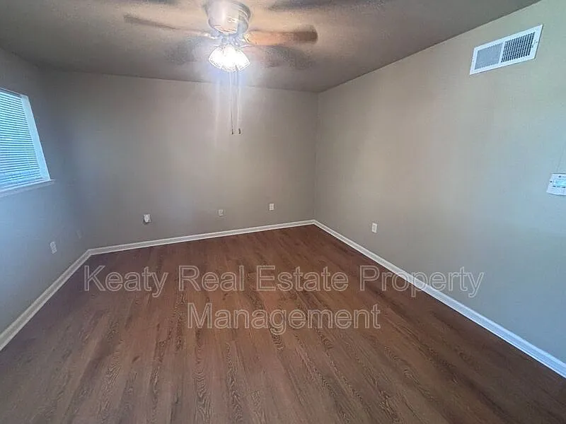 201 S College Rd — Photo 3