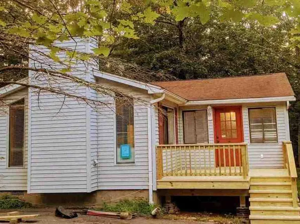 122 Heather Hill Rd, Dingmans Ferry, PA 18328