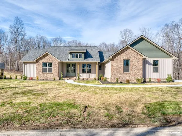 1084 Cumberland View Dr, Crossville, TN 38571