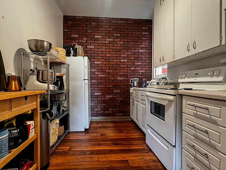 426 15th Ave E #B — Photo 3