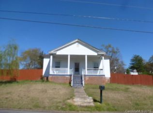 5 Walnut St, Great Falls, SC 29055
