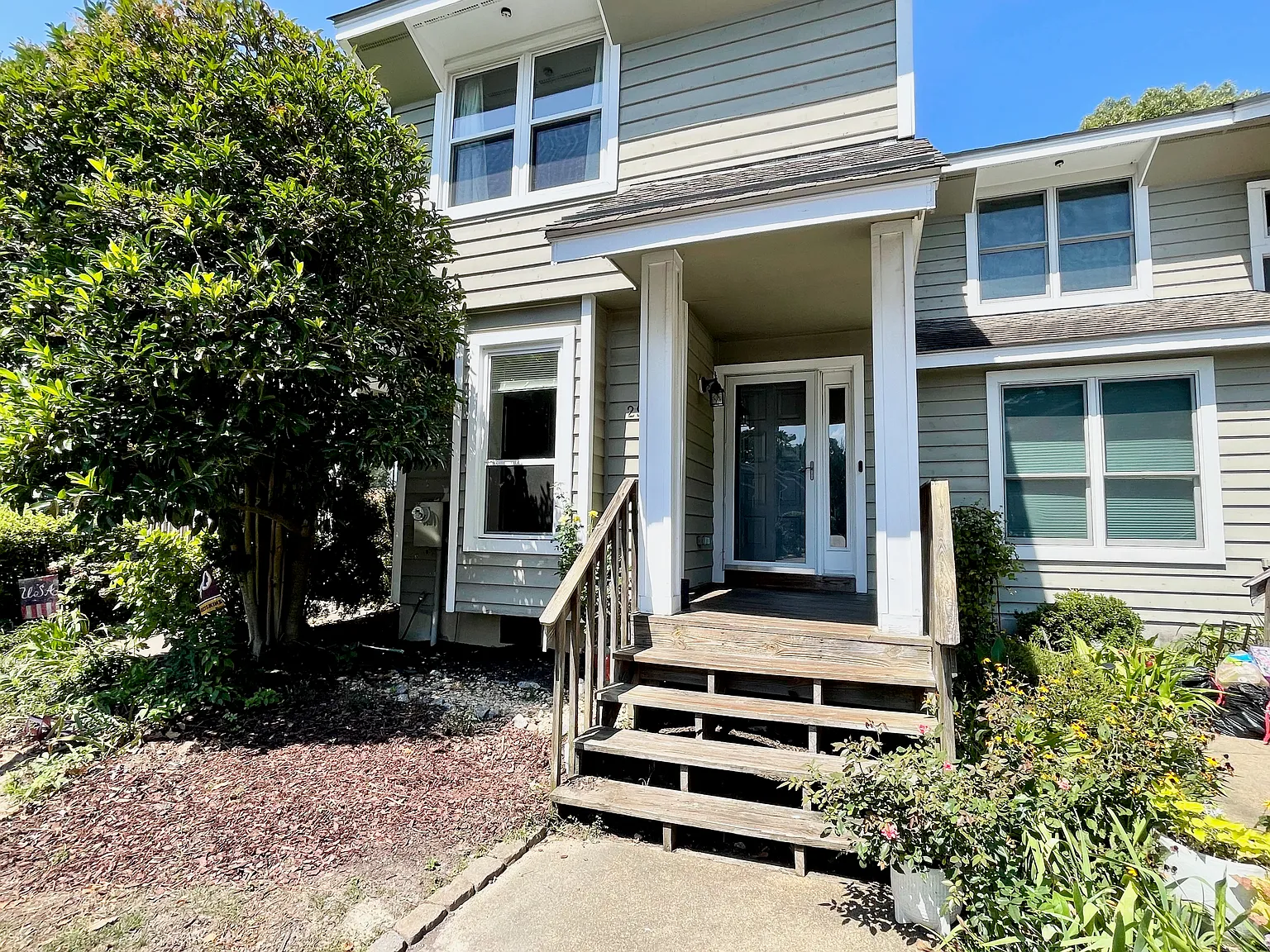 2 bed, 2.5 bath, 1211 sqft, $2,300 — Photo 1