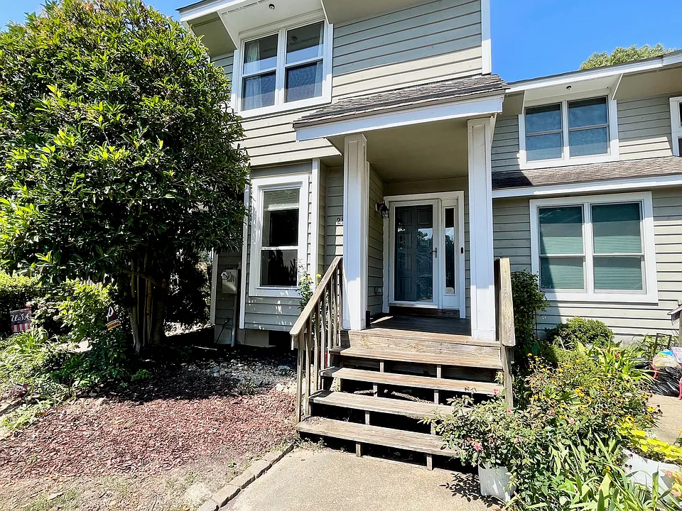2934 Seashore Point