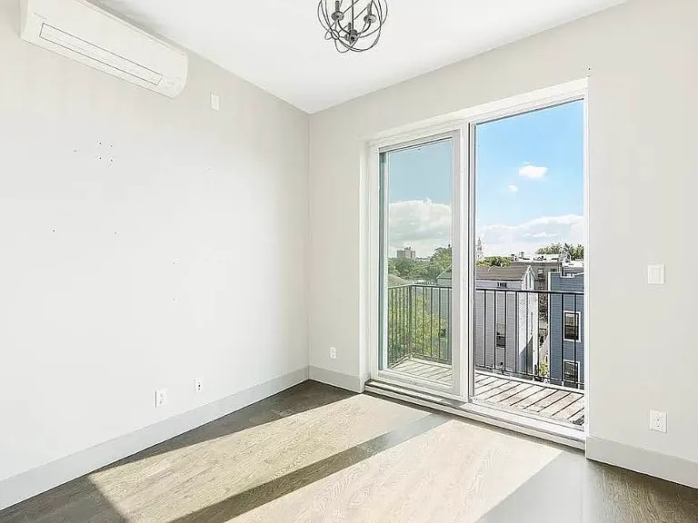 83 Stanhope St #4B — Photo 4