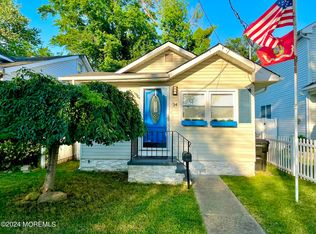 34 Shoreland Ter, Middletown, NJ 07748