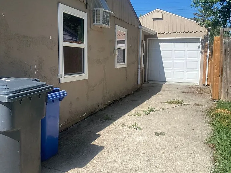 2113 Ivy Ave — Photo 3