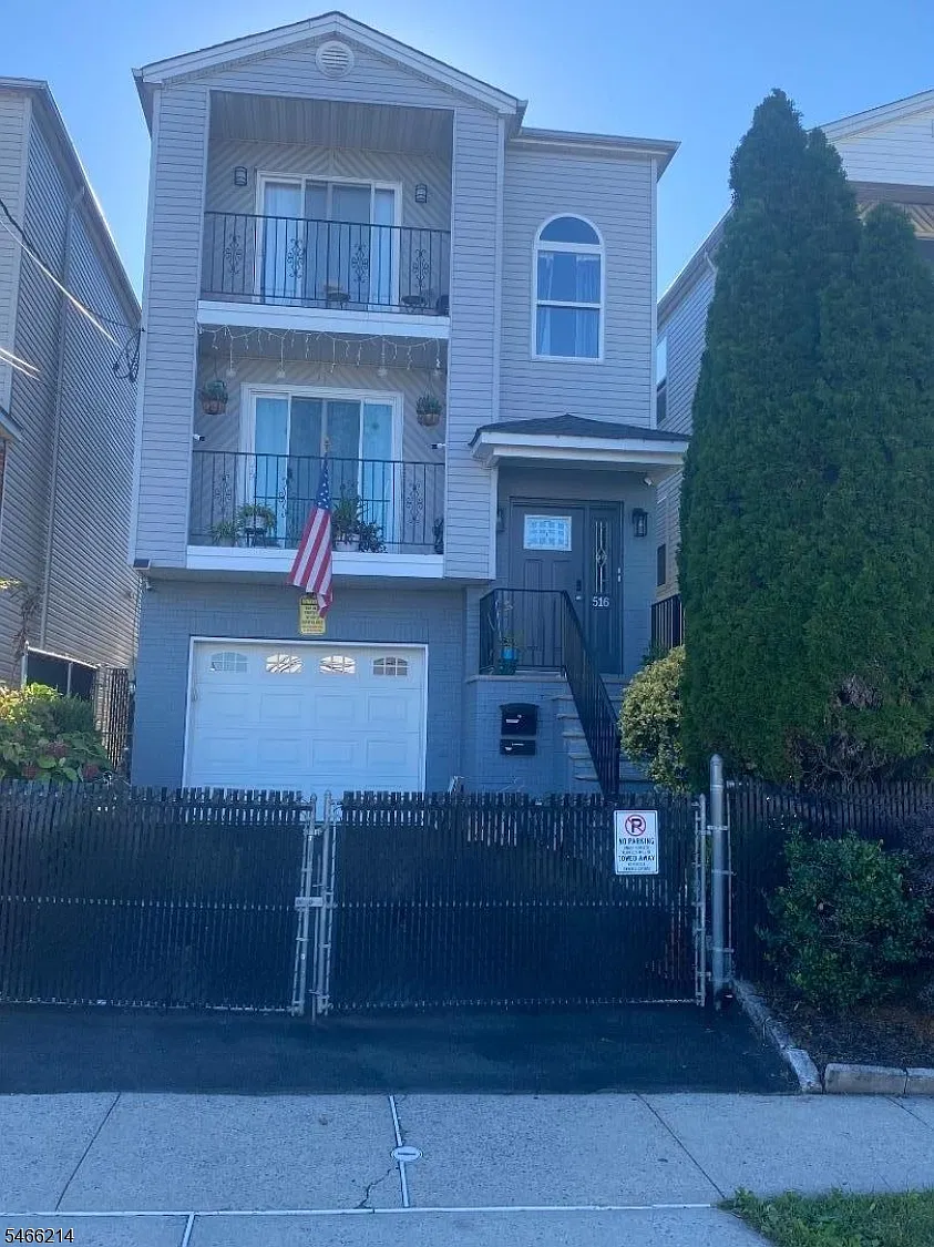 3 bed, 2.0 bath, $2,700 — Photo 1