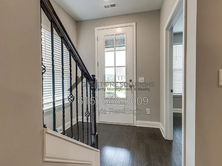 714 Hahn Ct — Photo 6