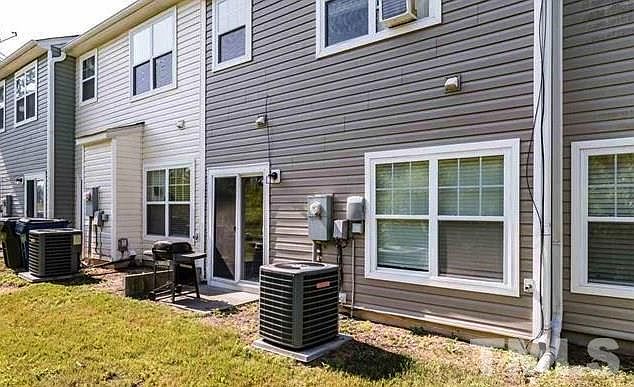 2nd image of 1319 Stone Manor Dr