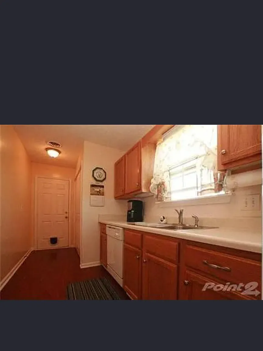3 bed, 1127 sqft, $1,850 — Photo 3