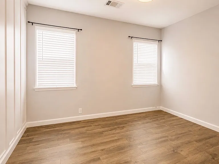 402 S Juanita Ave — Photo 10