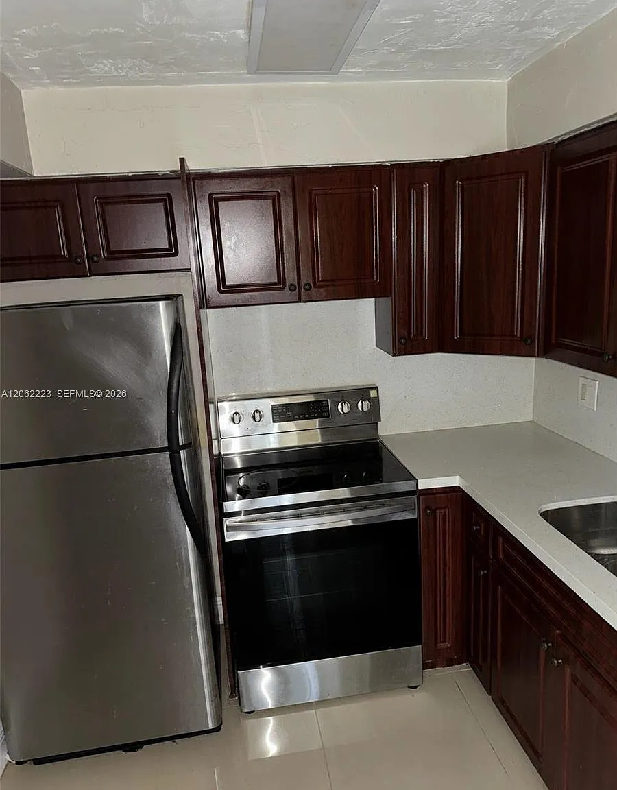 Futura Villas No 1 Condo — Photo 1