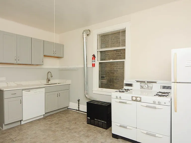 3426 N Lincoln Ave #3 — Photo 3