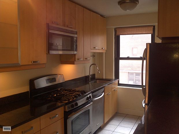2nd image of 415 Grand St APT E1808