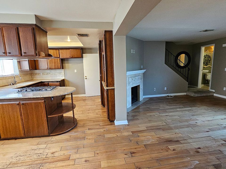 1st image of 18550 Hatteras St Unit 87