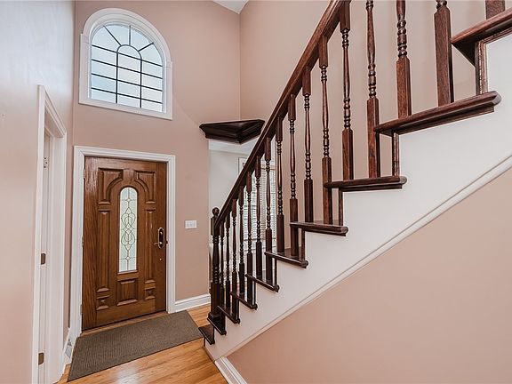 4th image of 459 Forest Ridge Rd