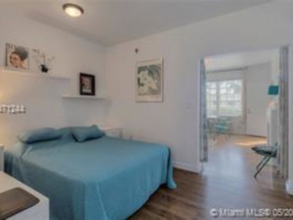 5th image of 747 15th St APT 4