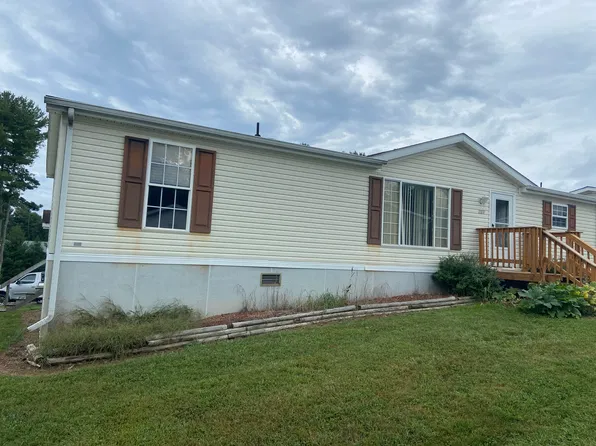 209 Silver Fir Ct, Beaver, WV 25813