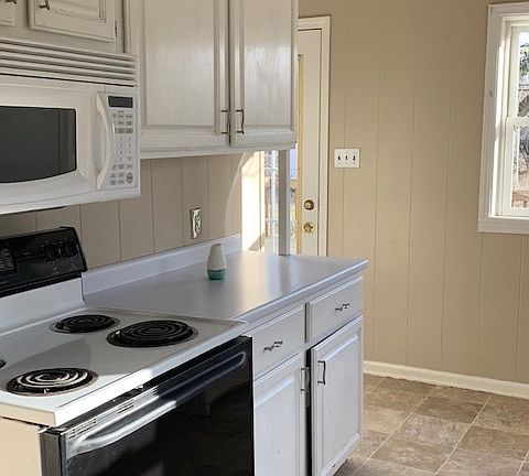 2nd image of 3209 Lindbergh Dr
