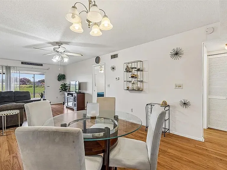 2 bed, 882 sqft, $1,500 — Photo 3