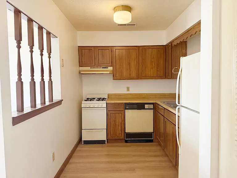 915 Pepper Tree Ln #C — Photo 6