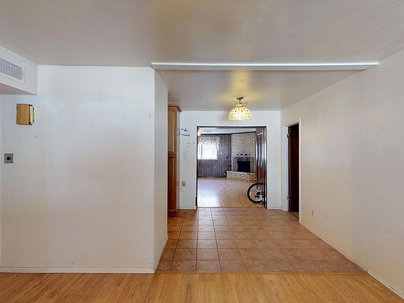 4th image of 5706 Bainbridge Ave