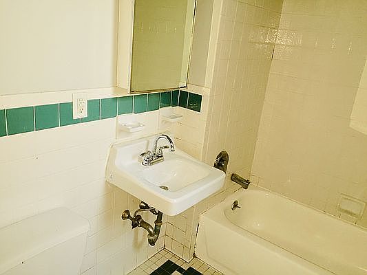 3rd image of 1604 Bedford Ave APT 1B