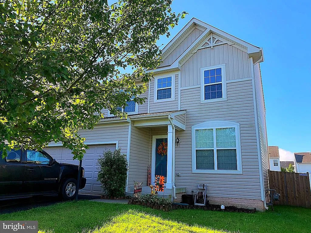 2044 Gold Finch Dr photo 1