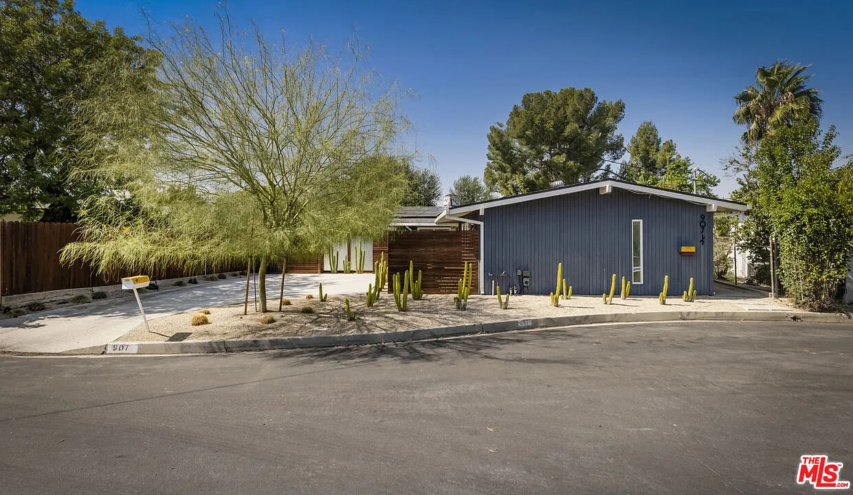 4 bed, 3.0 bath, 2101 sqft, $10,000 — Photo 2
