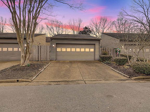4th image of 1674 E Ravenhill Dr #49
