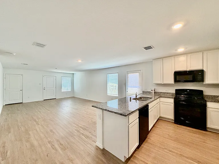 1008 Mountain Laurel Rd — Photo 3