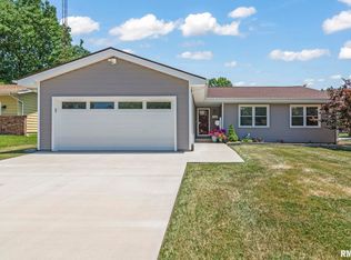 2400 Delaware Dr, Springfield, IL 62702