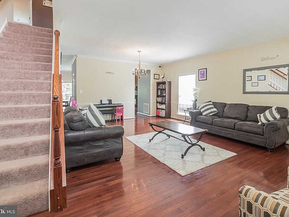 4th image of 128 Roseville Ct