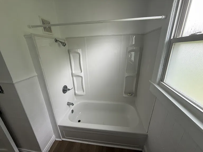 125 Clyde St — Photo 8