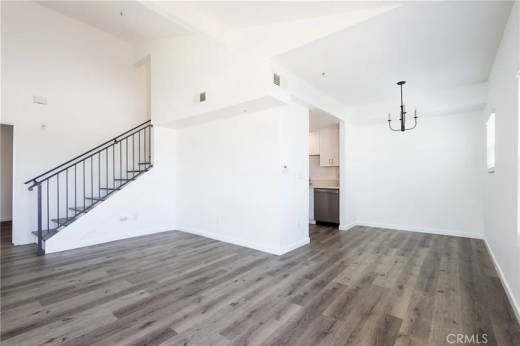 3 bed, 1187 sqft, $4,595 — Photo 1