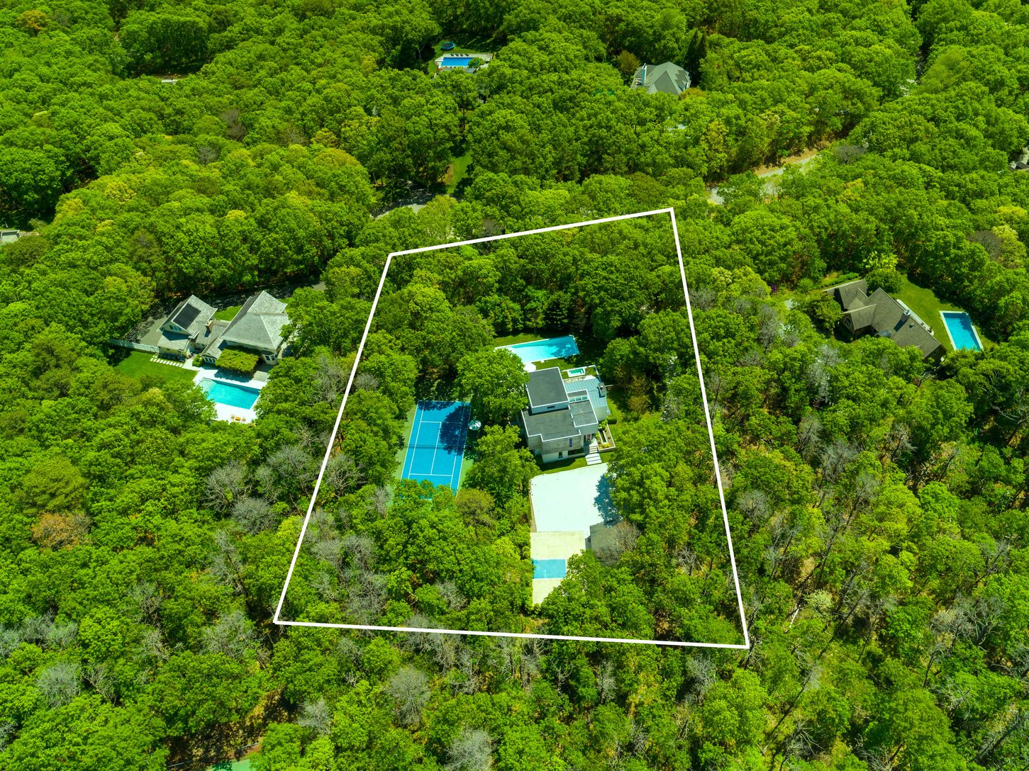  The absolute perfect Hamptons Resort Style Summer getaway!