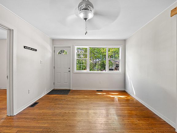 4th image of 16 Thompson Dr