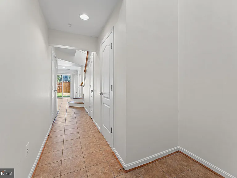702 Anoosh Ct — Photo 3