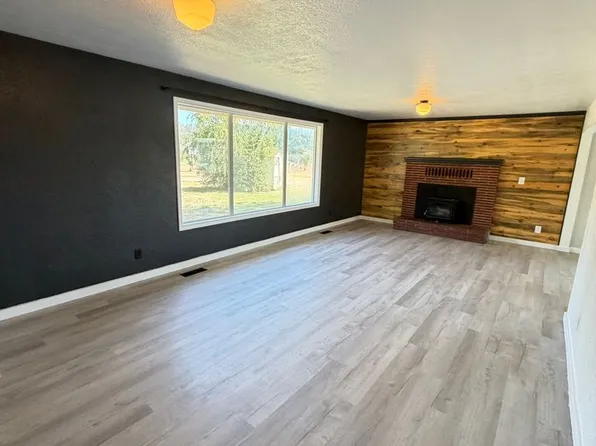 27840 Seven Mile Ln, Brownsville, OR 97327