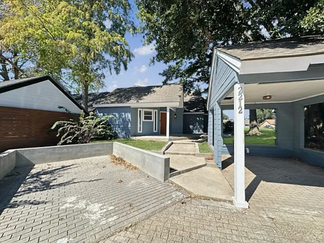 2212 Elvin Dr — Photo 2