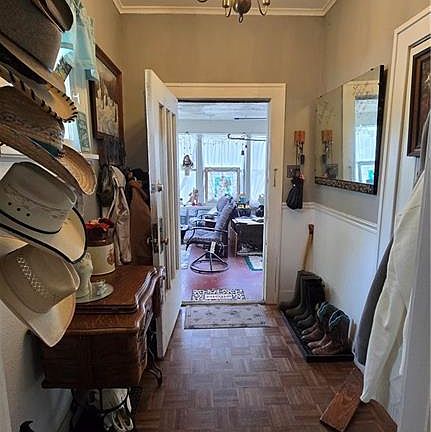 4th image of 411 W 2nd St