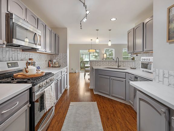 2nd image of 1549 Brompton Ln